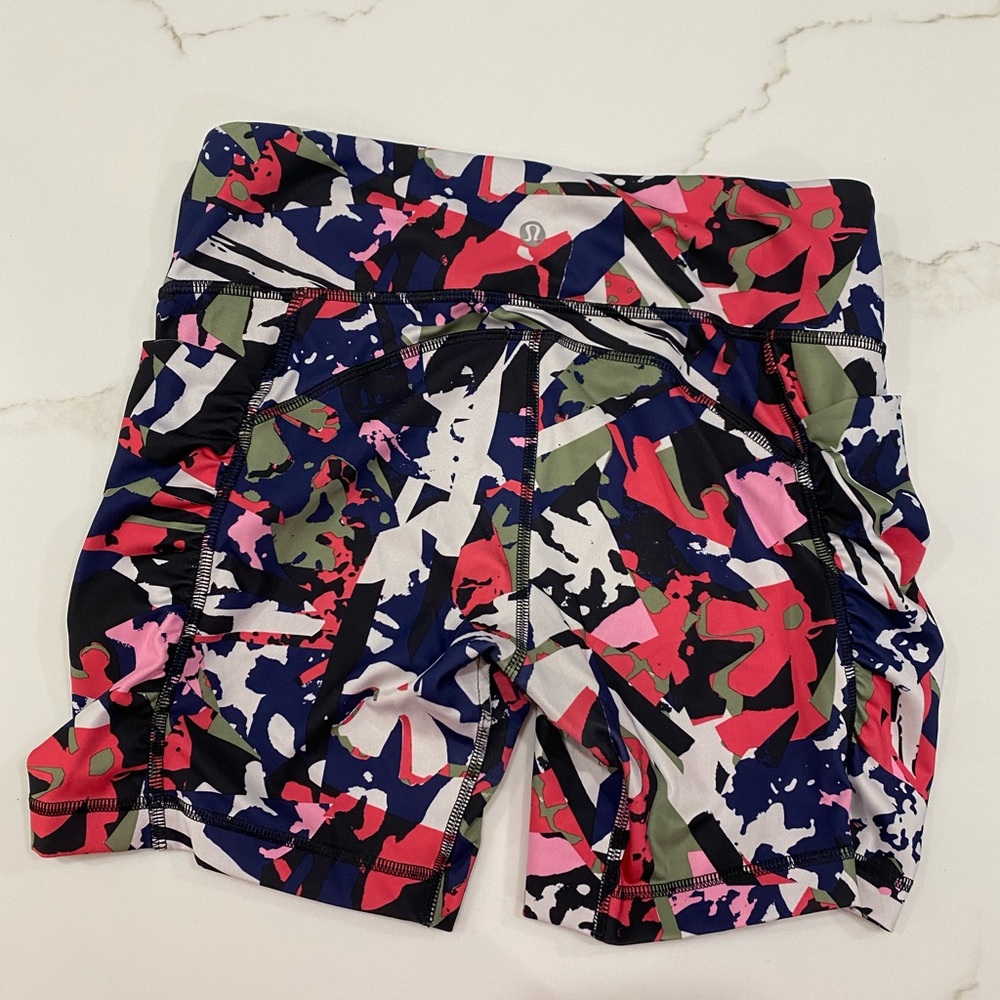 Lululemon bike shorts multi color size 6